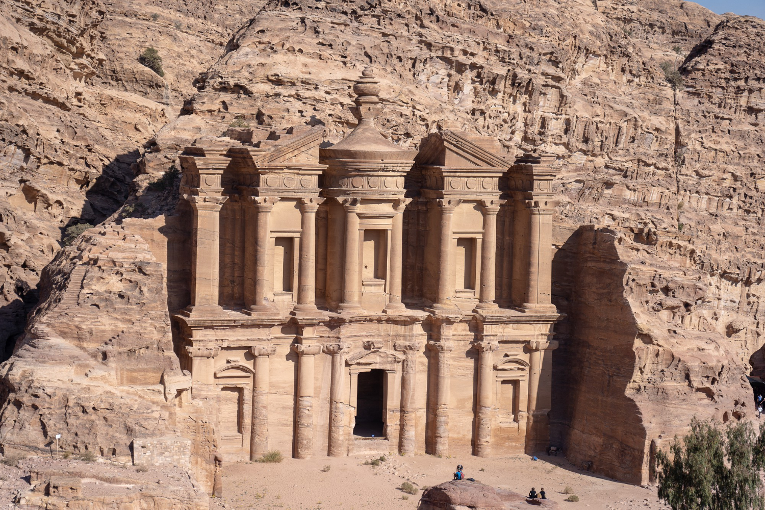 Meet Ismail Nasarat – Licensed Tour Guide in Petra